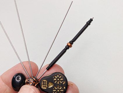 Pattern of 12 bead strung onto one spider leg